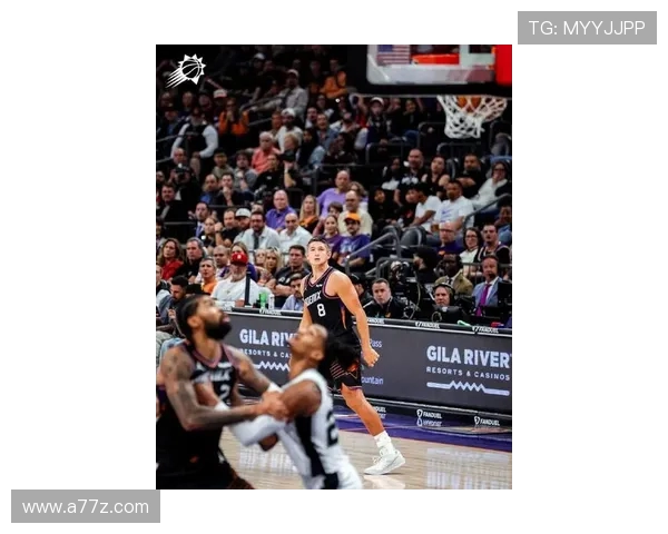 太阳官方确认布克左脚踝扭伤明日战活塞出战成疑伤情更新NBA常规赛